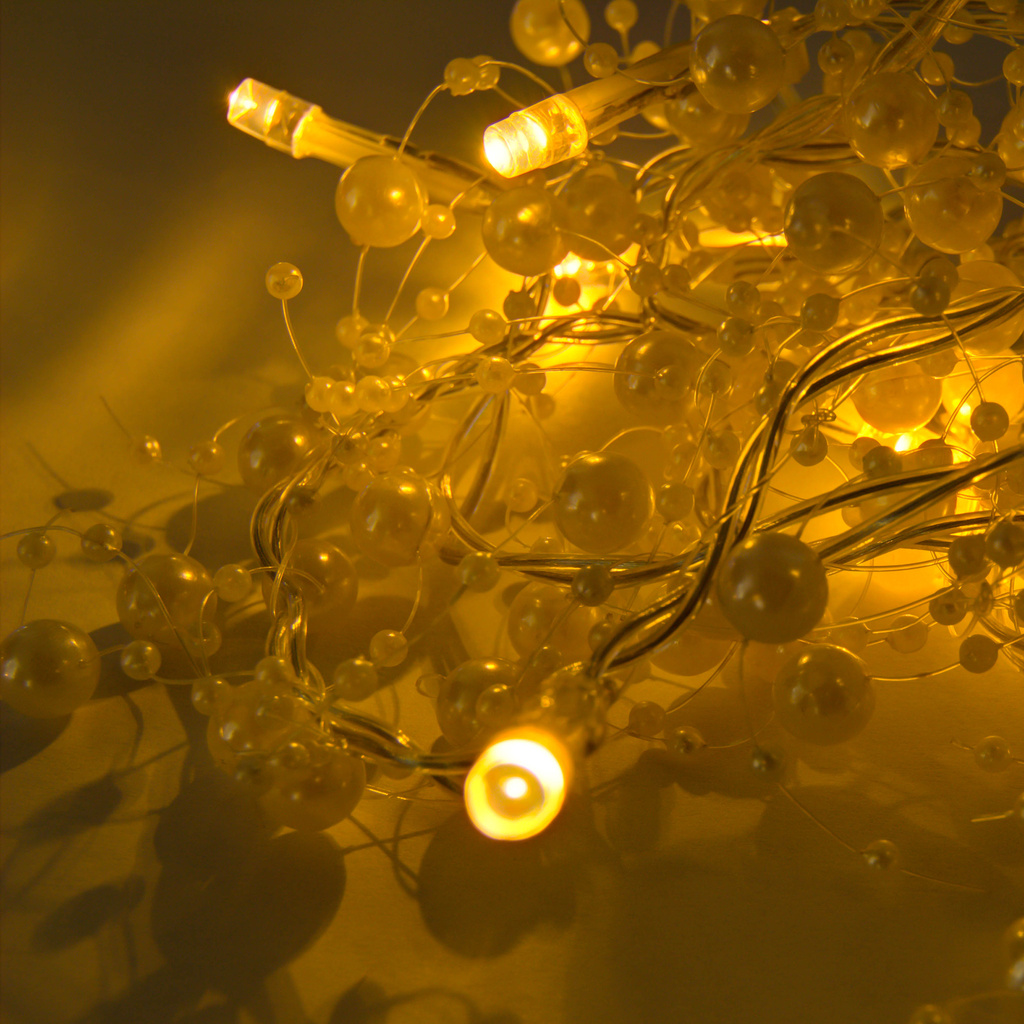 Lichterkette mit weißen Perlen, 10er LED warmweiß von decoLED