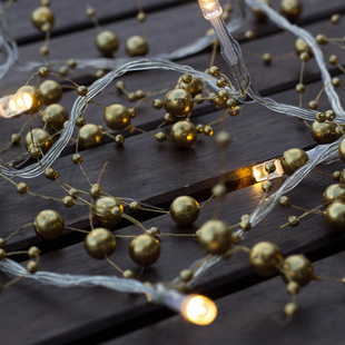 Lichterkette mit goldenen Perlen, 10er LED warmweiß